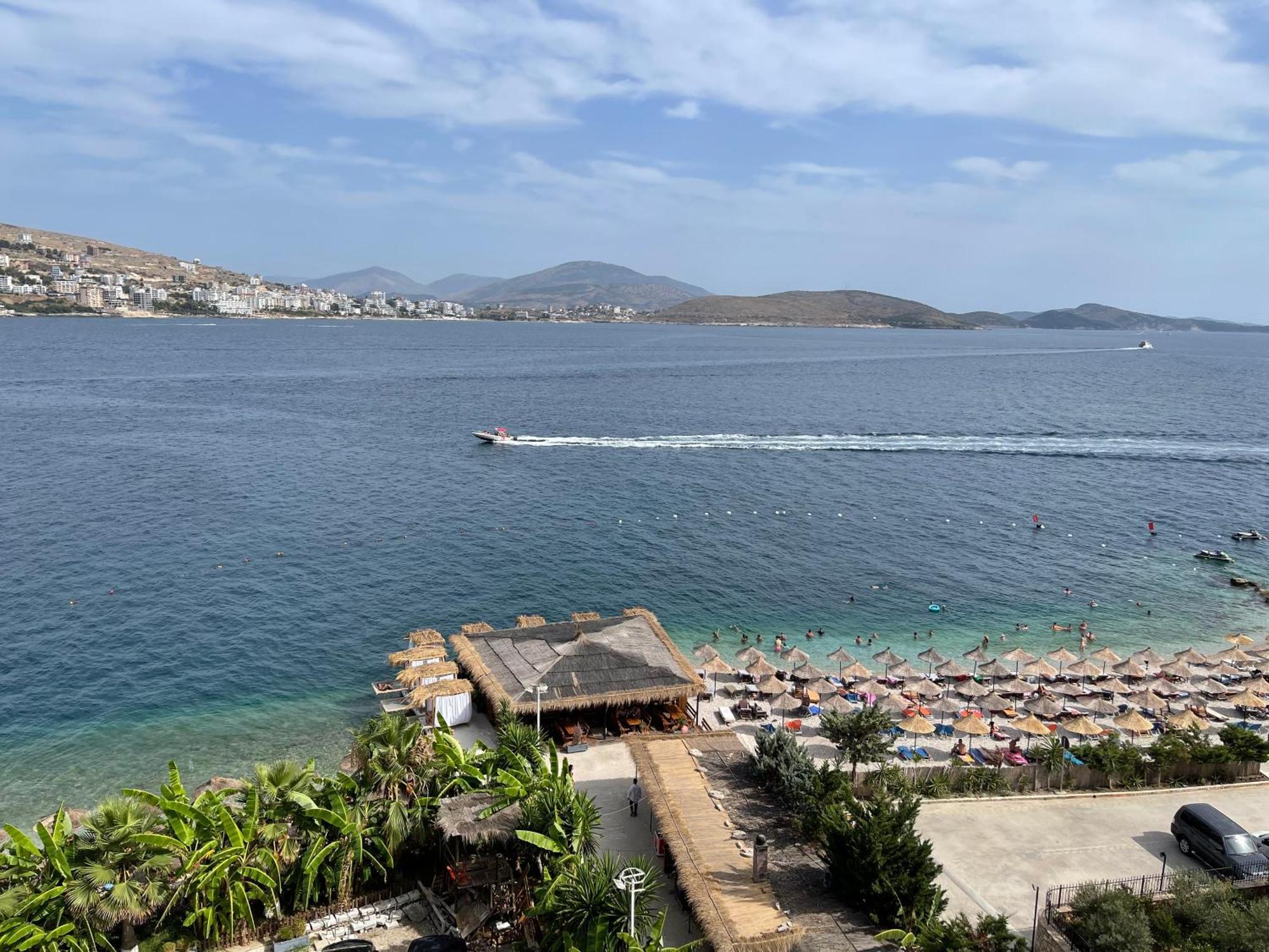 Port Side Sarande Leilighet Eksteriør bilde