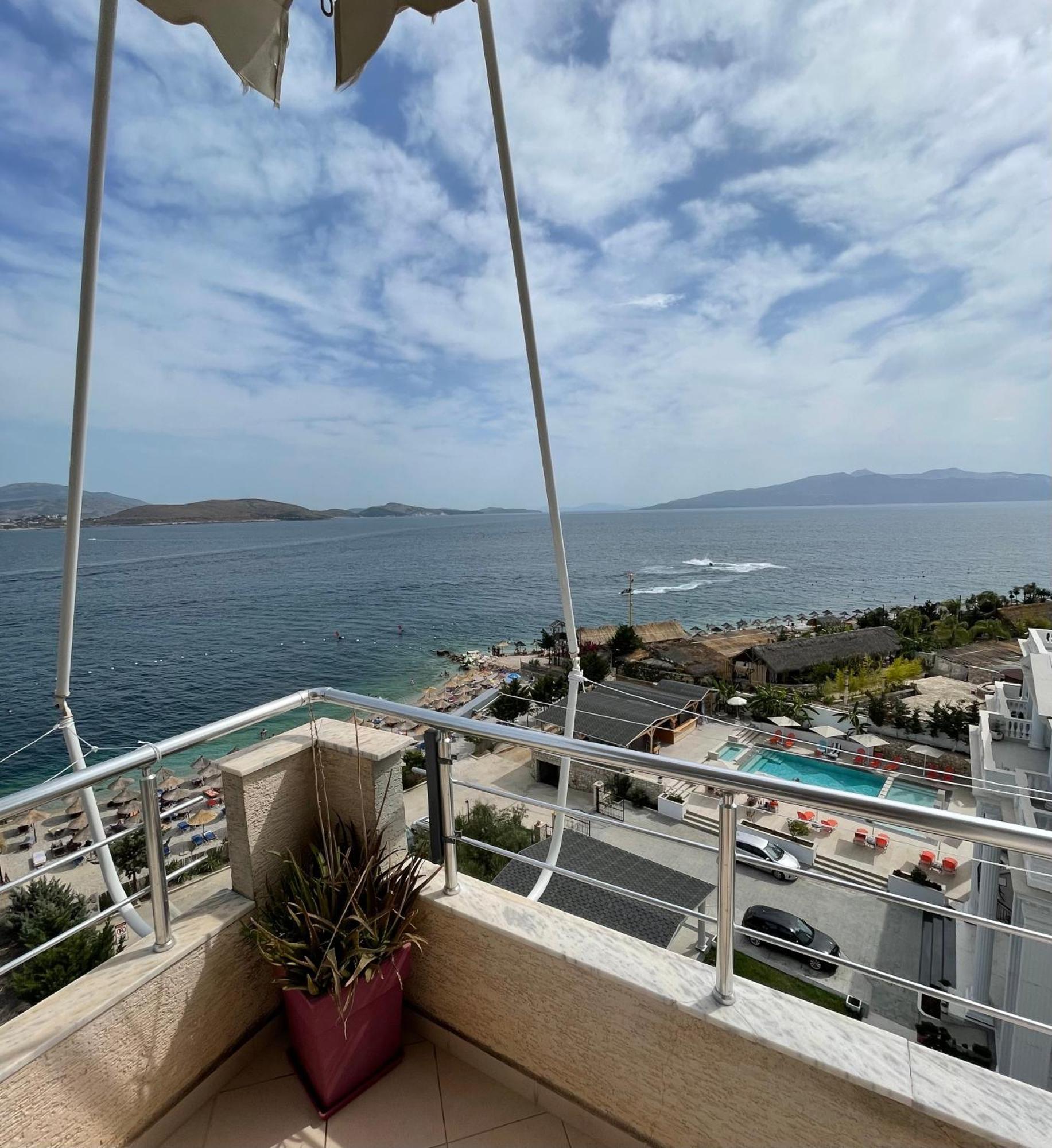 Port Side Sarande Leilighet Eksteriør bilde